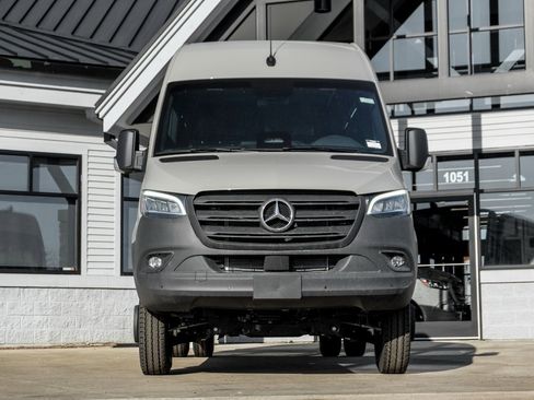 Used 2025 Mercedes-Benz Sprinter 3500 image 6