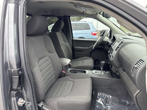 Used 2020 Nissan Frontier SV w/ SV Utility Package image 13