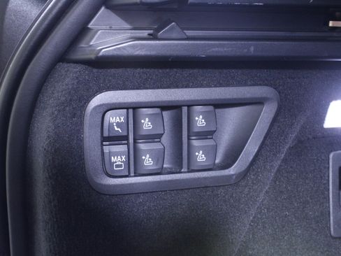 Used 2022 BMW X7 M50i image 13