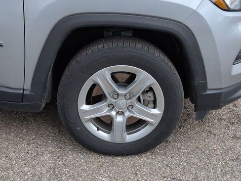 Used 2024 Jeep Compass Latitude w/ Convenience Group AWD/4WD image 10