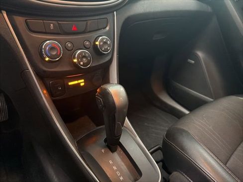 Used 2019 Chevrolet Trax LT w/ Sun & Sound Package AWD/4WD image 21
