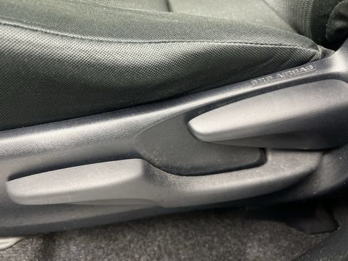 Used 2018 Toyota RAV4 LE FWD image 15