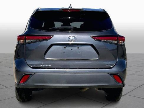 Used 2021 Toyota Highlander XLE image 4
