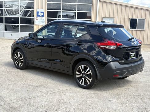 Used 2020 Nissan Kicks SV image 7