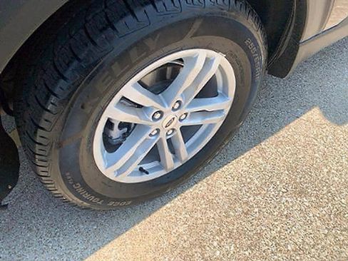 Used 2024 Ford Explorer XLT w/ Equipment Group 202A RWD image 7