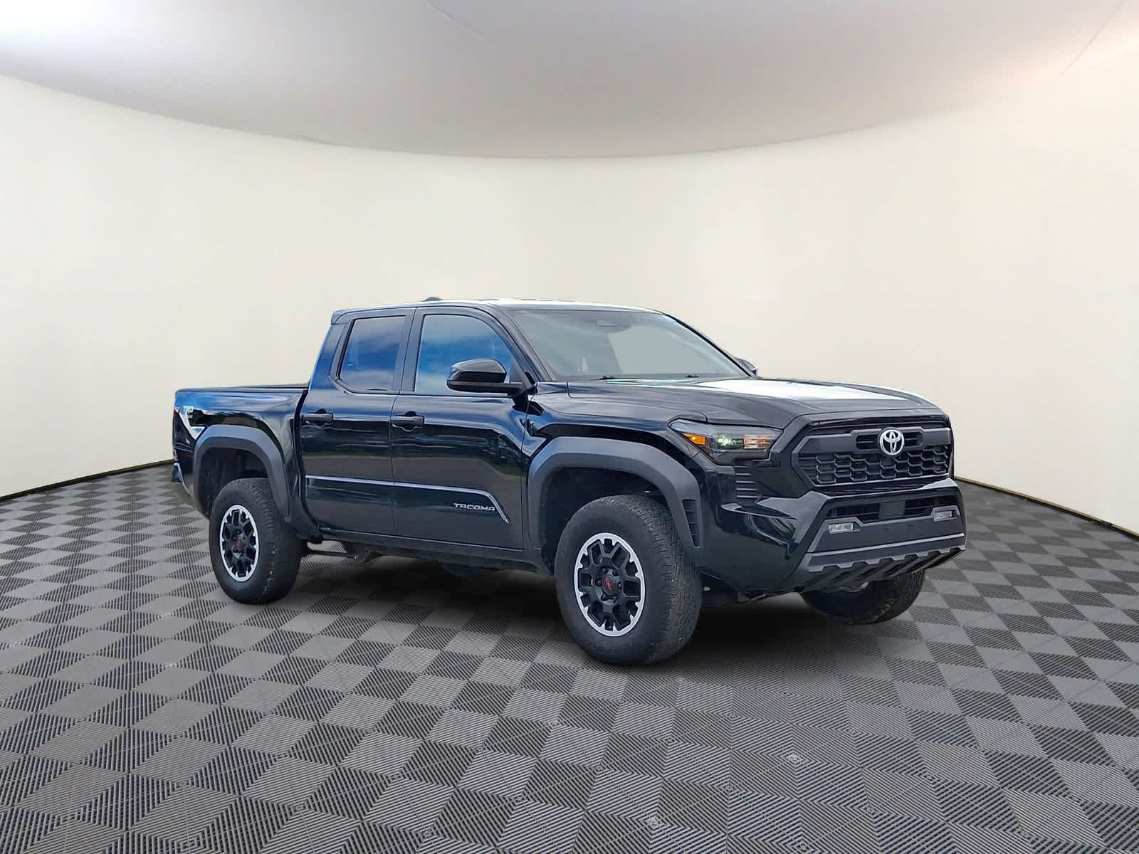 Used 2024 Toyota Tacoma TRD Off-Road AWD/4WD image 4