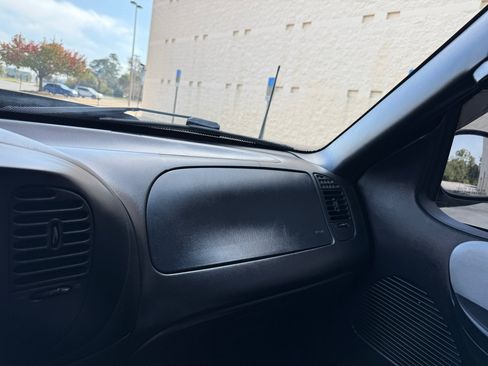 Used 2003 Ford F150 Harley-Davidson image 30