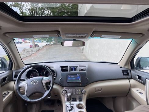 Used 2010 Toyota Highlander SE AWD/4WD image 10