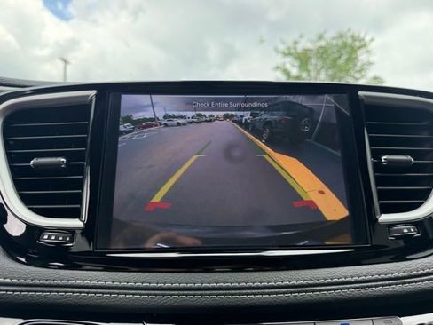 New 2026 Chrysler Pacifica Select AWD/4WD image 18