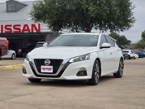 Used 2021 Nissan Altima 2.5 SL image 2