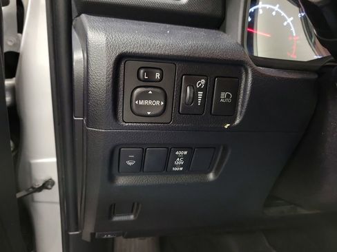 Used 2020 Toyota 4Runner SR5 AWD/4WD image 22