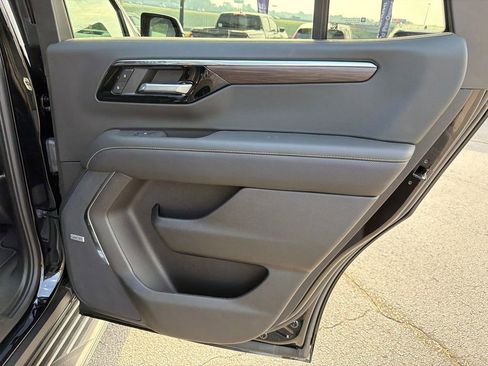 Used 2025 Chevrolet Tahoe Premier RWD image 16