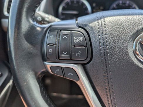 Used 2017 Toyota Highlander Limited AWD/4WD image 22