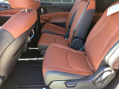 New 2026 Kia Carnival EX image 17