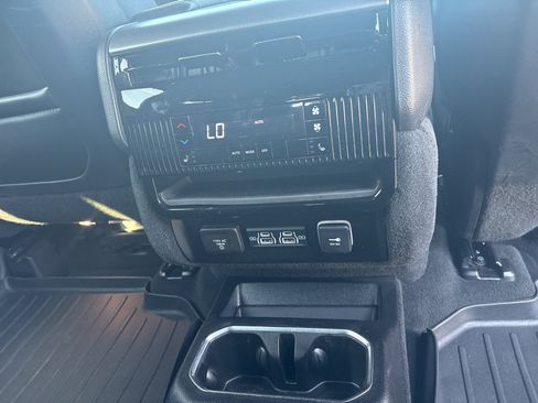 Used 2024 Jeep Wagoneer L Series II w/ Convenience Group I AWD/4WD image 28