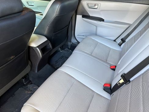 Used 2016 Toyota Camry SE FWD image 4