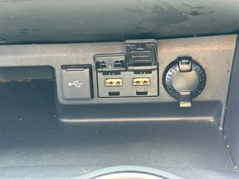 Used 2021 Toyota Highlander XLE FWD image 28