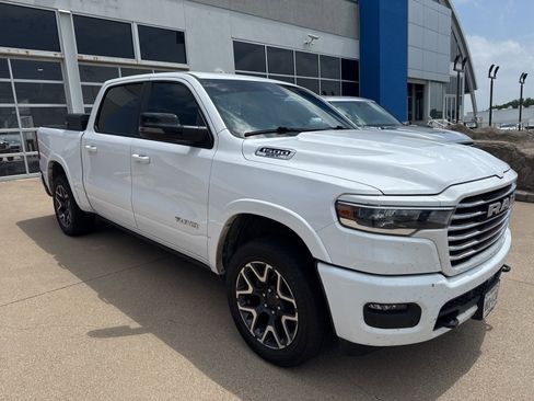 Used 2025 RAM 1500 Laramie w/ Laramie Southwest Edition AWD/4WD image 3