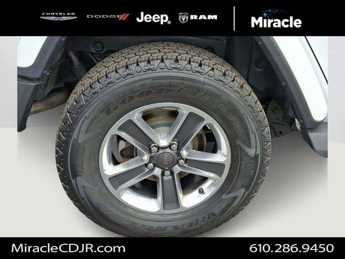 Certified 2018 Jeep Wrangler Unlimited Sahara image 8