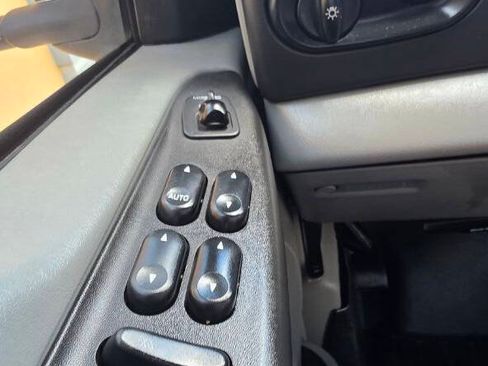 Used 2005 Ford Excursion XLT AWD/4WD image 16