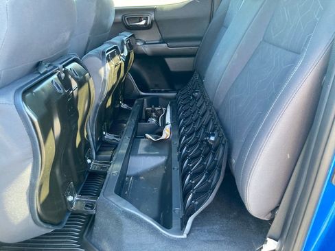 Used 2017 Toyota Tacoma TRD Sport w/ Tow Package (A/T) image 26