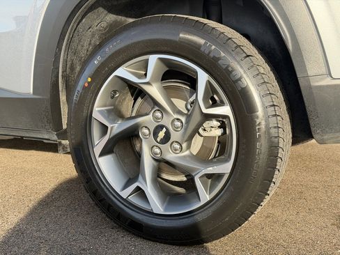 Used 2024 Chevrolet Trax LT w/ Sunroof Package image 29