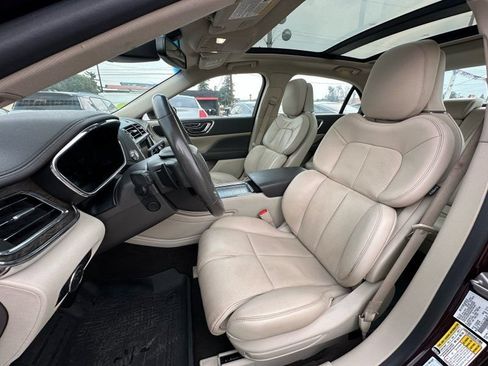 Used 2019 Lincoln Continental Select w/ Continental Climate Package AWD/4WD image 13