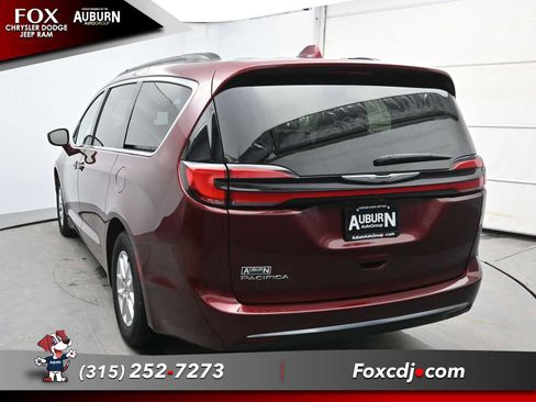 Used 2022 Chrysler Pacifica Touring-L image 12