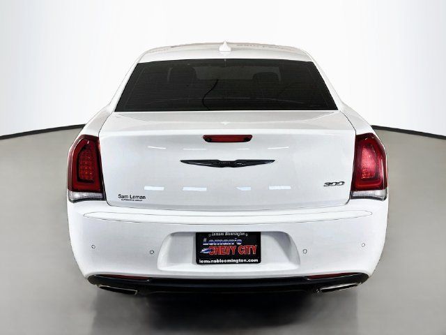 Used 2022 Chrysler 300 Touring L w/ Popular Equipment Group RWD image 6