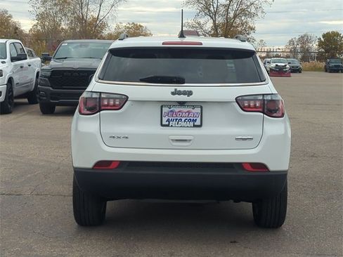 Certified 2022 Jeep Compass Latitude image 4