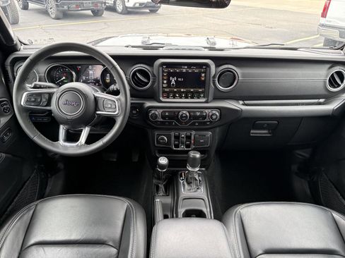 Used 2023 Jeep Wrangler Unlimited Sahara AWD/4WD image 9