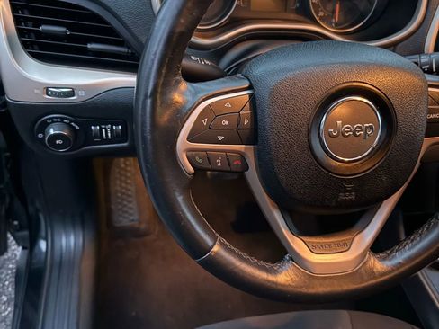 Used 2016 Jeep Cherokee Latitude w/ Comfort & Sound Group image 33