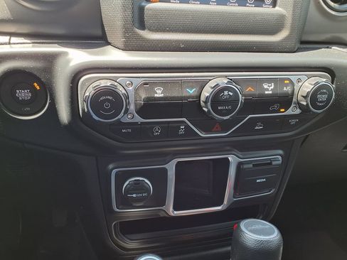 Used 2022 Jeep Gladiator Sport AWD/4WD image 25