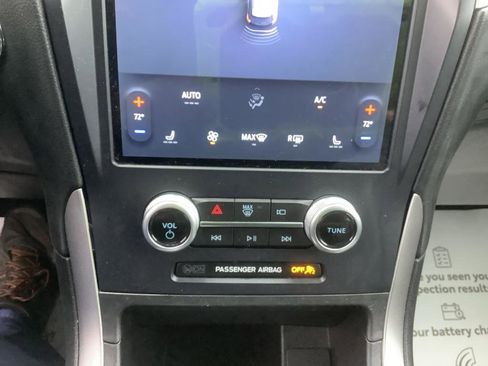 Used 2022 Ford Edge SEL image 18