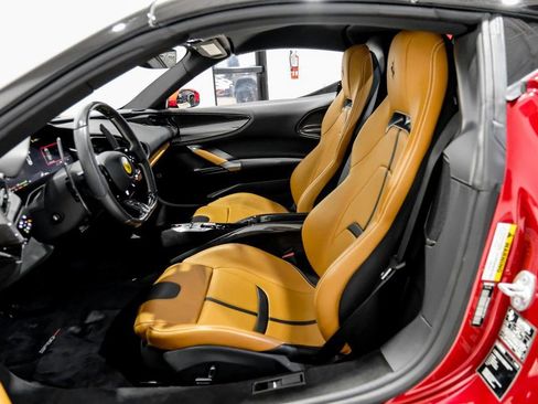 Used 2022 Ferrari SF90 Spider image 6