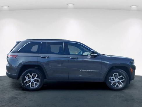 Used 2024 Jeep Grand Cherokee Limited AWD/4WD image 7
