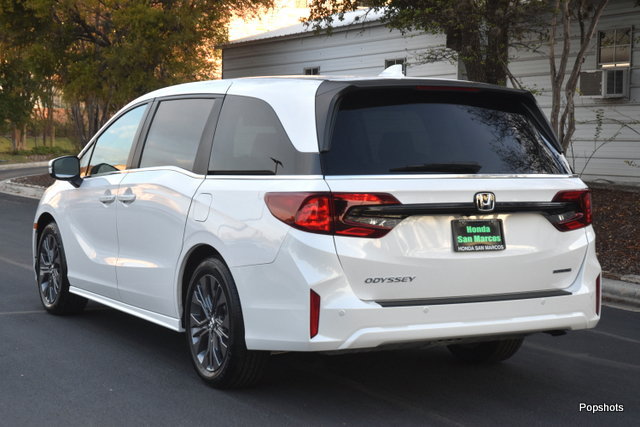 New 2027 Honda Odyssey Touring image 4