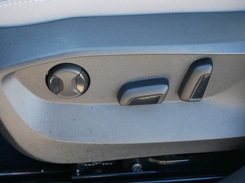 Used 2023 Volkswagen Taos SE image 20