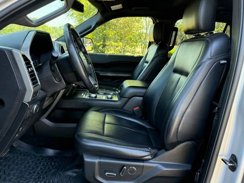 Used 2019 Ford Expedition Max XLT w/ Equipment Group 202A AWD/4WD image 16