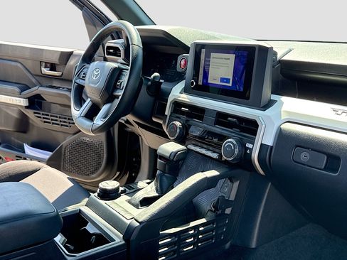 Certified 2024 Toyota Tacoma TRD Off-Road AWD/4WD image 5