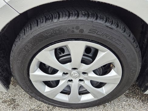 Used 2025 Toyota Corolla LE FWD image 11