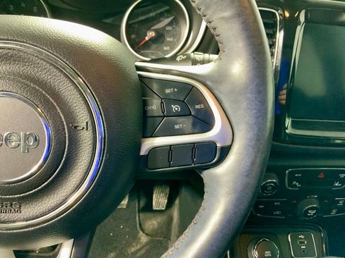 Used 2018 Jeep Compass Limited image 23