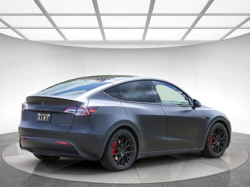 Used 2024 Tesla Model Y Performance AWD/4WD image 3