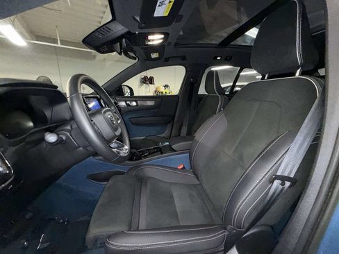 Used 2023 Volvo XC40 Recharge Ultimate w/ Protection Package Premier AWD/4WD image 2