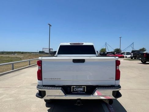 Used 2023 Chevrolet Silverado 2500 LTZ AWD/4WD image 4