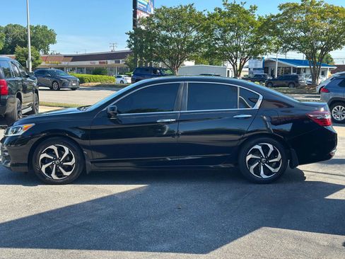 Used 2017 Honda Accord EX image 5