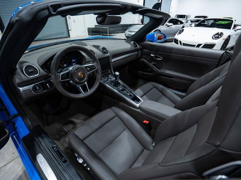 Used 2022 Porsche 718 Boxster RWD image 21