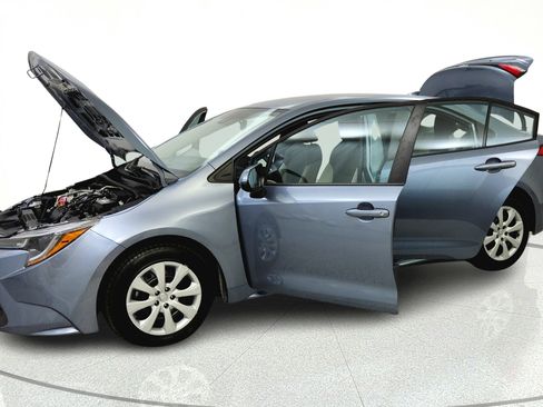 Used 2022 Toyota Corolla LE FWD image 11