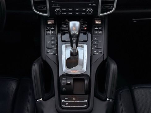 Used 2018 Porsche Cayenne image 27