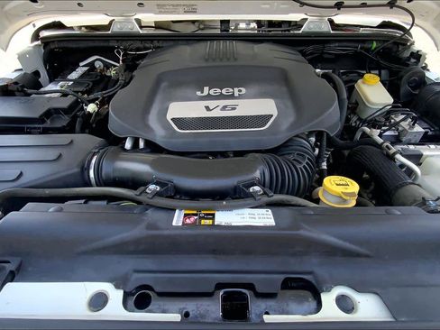 Used 2014 Jeep Wrangler Unlimited Sport w/ Quick Order Package 24S AWD/4WD image 32